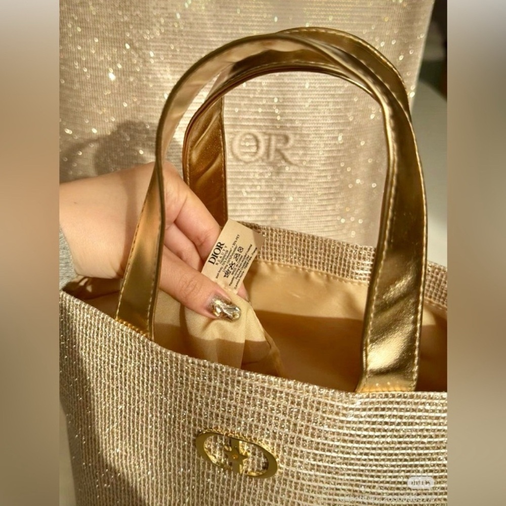Dior bag Gold star Beauty Limited Holiday Gold Edition Bag Medium NWT 13x7.5x5 - Picture 7 of 12